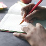 Razlika između intelektualnog i emocionalnog razvoja kod dece – I zašto su oba važna?