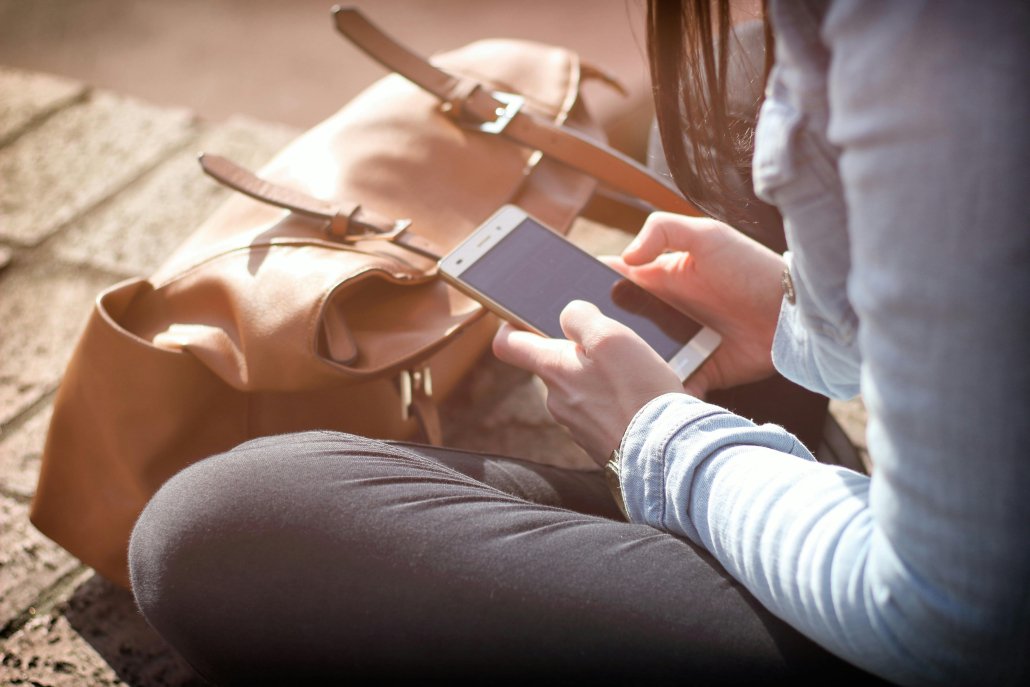 Prvi Mobilni Telefon Za Dete – Kada I Kako?