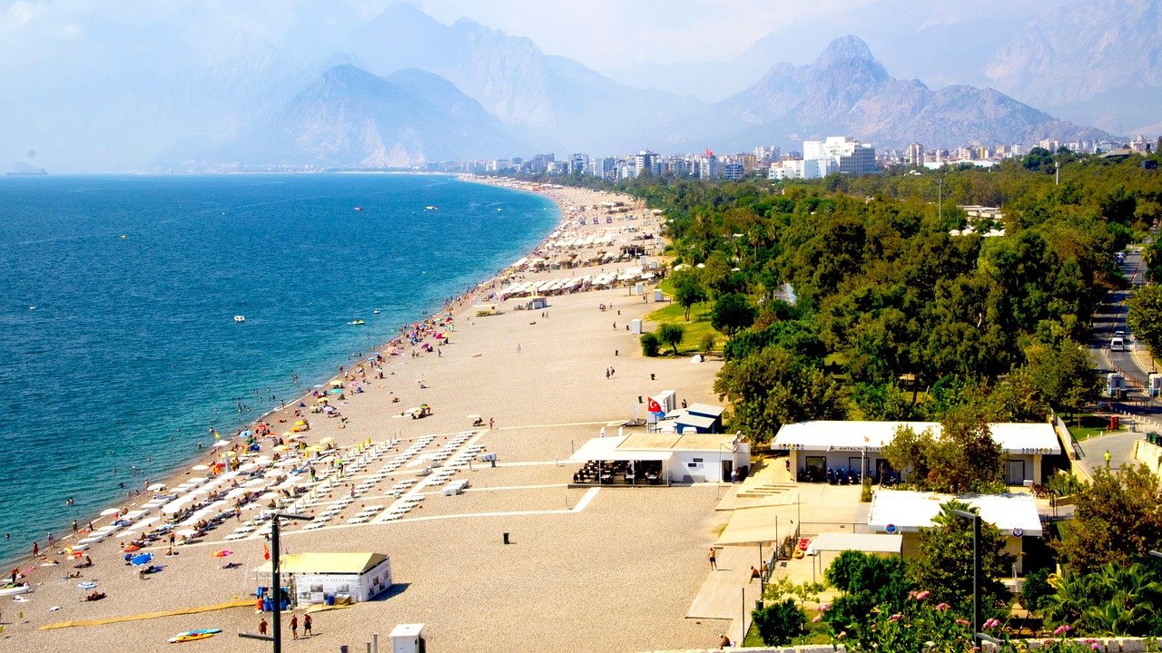 turska-plaža-dete